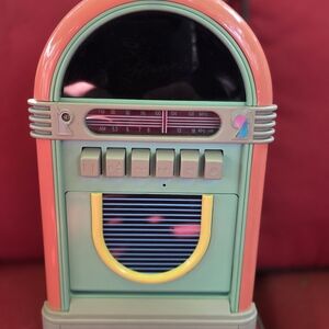 Retro Jukebox Speaker in Pink and Mint
